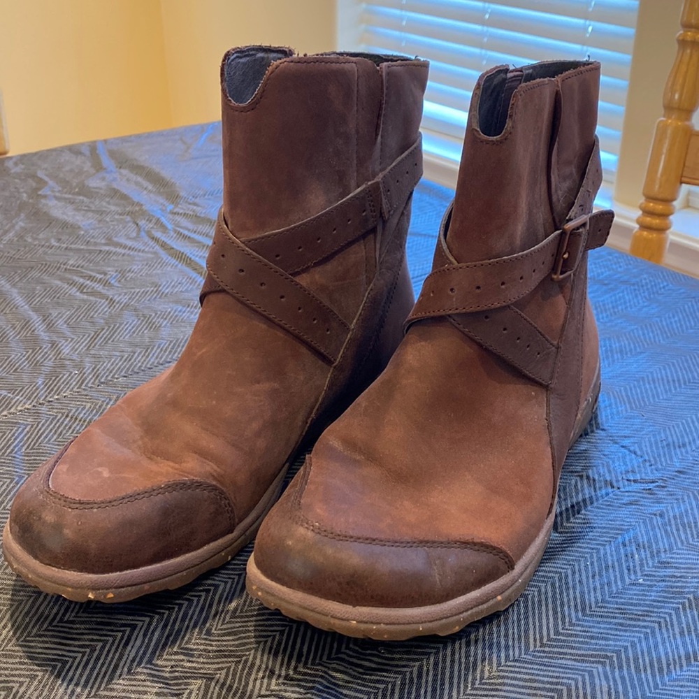 Size 10 brown Chaco boots. Barely worn, great condition!